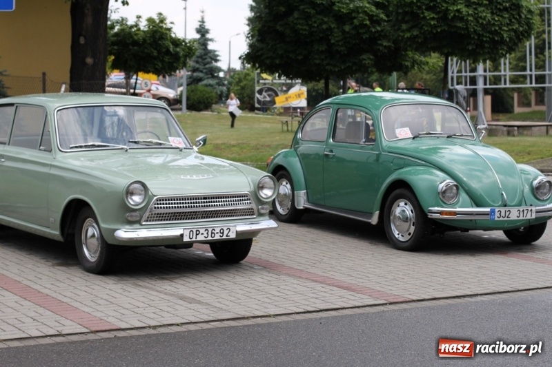 Zdjęcie w galerii na portalu naszraciborz.pl: Oldtimery zjechały dziś do Krzyżanowic  wiadomości z regionu