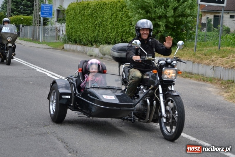 Zdjęcie w galerii na portalu naszraciborz.pl: Oldtimery zjechały dziś do Krzyżanowic  wiadomości z regionu