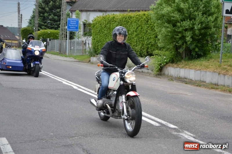 Zdjęcie w galerii na portalu naszraciborz.pl: Oldtimery zjechały dziś do Krzyżanowic  wiadomości z regionu