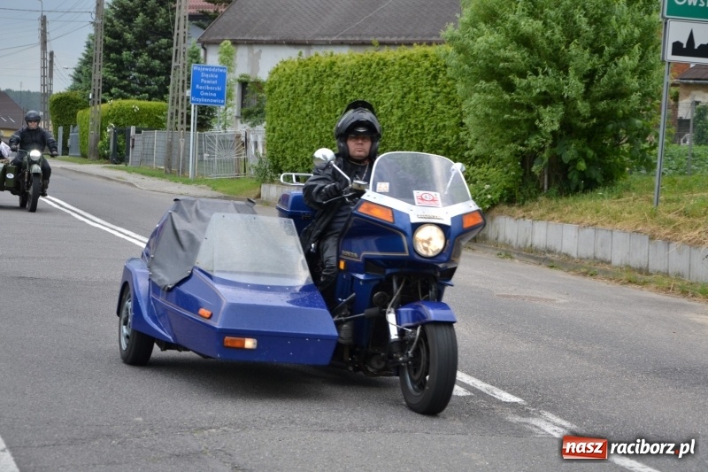 Zdjęcie w galerii na portalu naszraciborz.pl: Oldtimery zjechały dziś do Krzyżanowic  wiadomości z regionu