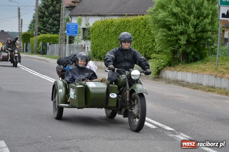 Zdjęcie w galerii na portalu naszraciborz.pl: Oldtimery zjechały dziś do Krzyżanowic  wiadomości z regionu