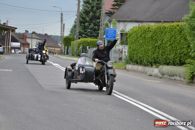 Zdjęcie w galerii na portalu naszraciborz.pl: Oldtimery zjechały dziś do Krzyżanowic  wiadomości z regionu