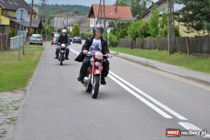 Zdjęcie w galerii na portalu naszraciborz.pl: Oldtimery zjechały dziś do Krzyżanowic  wiadomości z regionu
