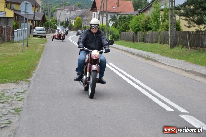 Zdjęcie w galerii na portalu naszraciborz.pl: Oldtimery zjechały dziś do Krzyżanowic  wiadomości z regionu