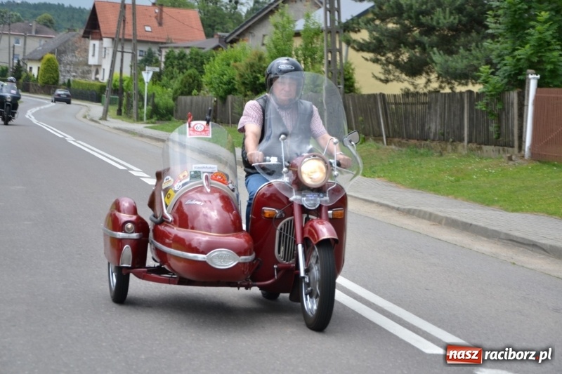 Zdjęcie w galerii na portalu naszraciborz.pl: Oldtimery zjechały dziś do Krzyżanowic  wiadomości z regionu