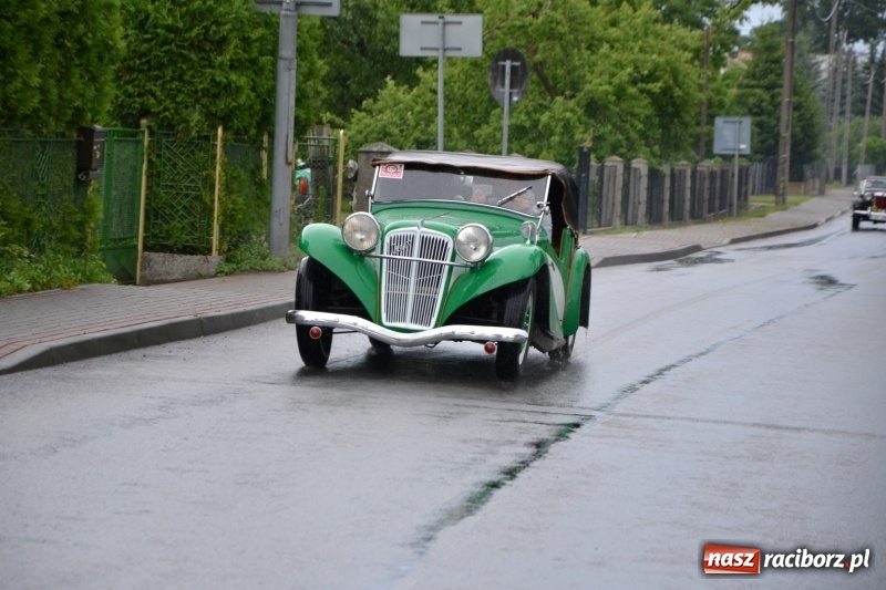 Zdjęcie w galerii na portalu naszraciborz.pl: Oldtimery zjechały dziś do Krzyżanowic  wiadomości z regionu