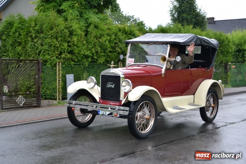 Zdjęcie w galerii na portalu naszraciborz.pl: Oldtimery zjechały dziś do Krzyżanowic  wiadomości z regionu