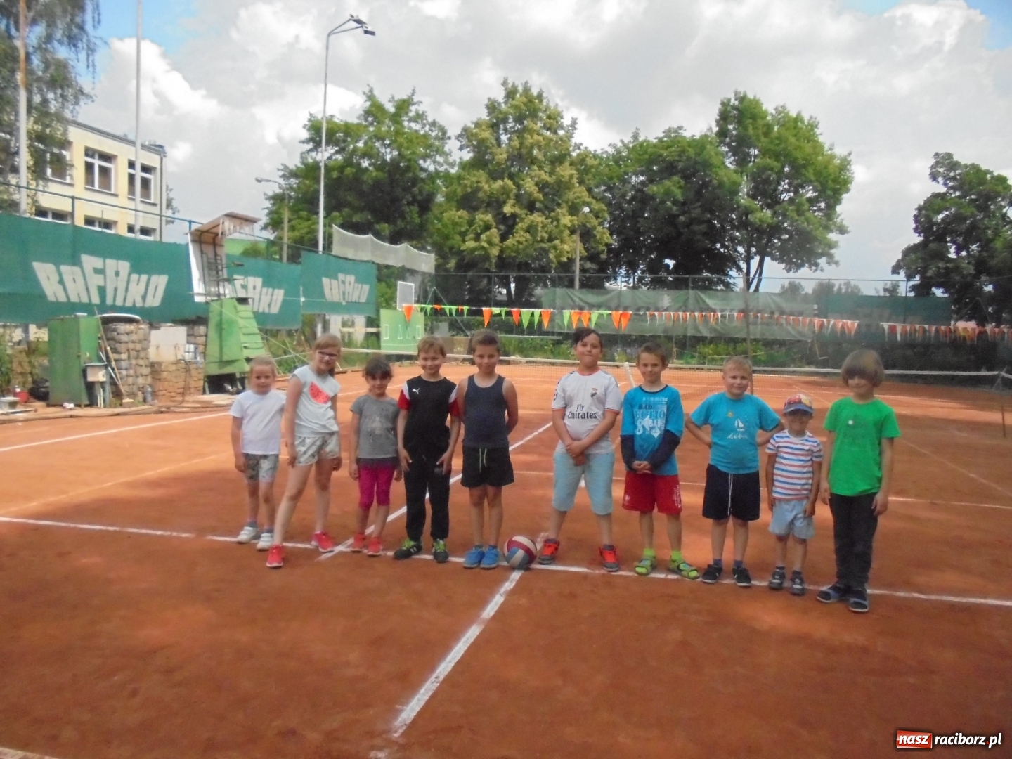 Zdjęcie w galerii na portalu naszraciborz.pl: Sportowy Dzień Dziecka na kortach Rafako wiadomości z regionu