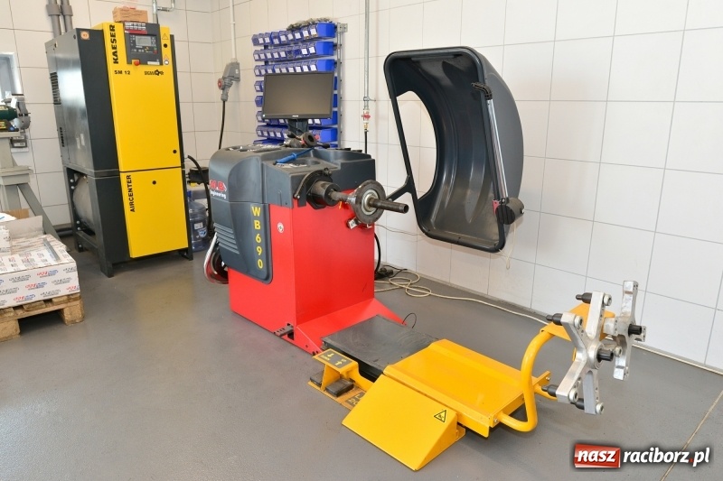 Zdjęcie w galerii na portalu naszraciborz.pl: W Eko-Oknach zadbają o swoje auta od A do Z wiadomości z regionu