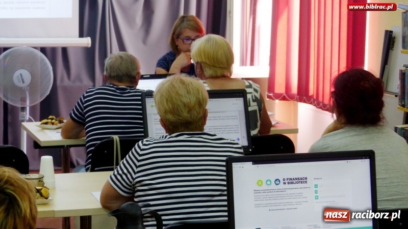 Zdjęcie w galerii na portalu naszraciborz.pl: W raciborskiej bibliotece zakończył się kurs dotyczący finansów wiadomości z regionu