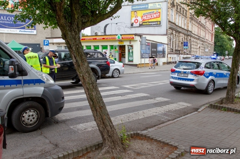 Zdjęcie w galerii na portalu naszraciborz.pl: Potrącenie na skrzyżowaniu Opawska-Staszica wiadomości z regionu