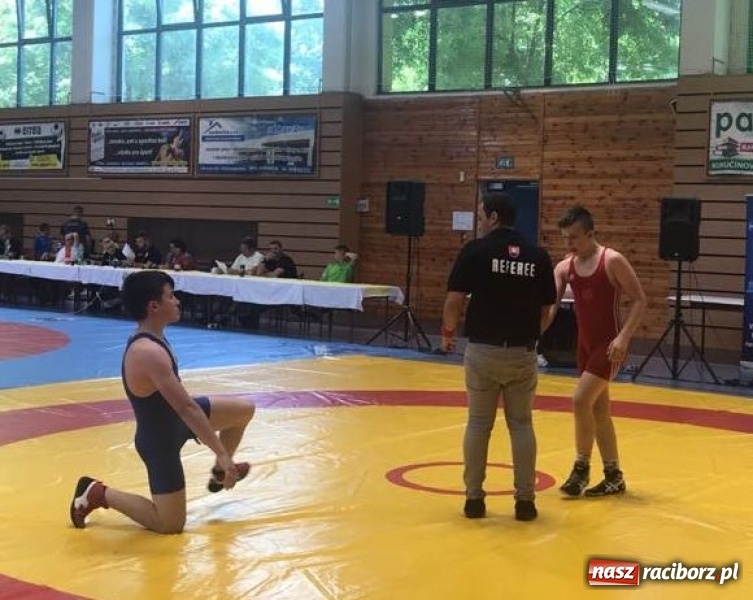 Zdjęcie w galerii na portalu naszraciborz.pl: Zapaśnicy Unii Racibórz z medalami podczas zawodów na Słowacji wiadomości z regionu