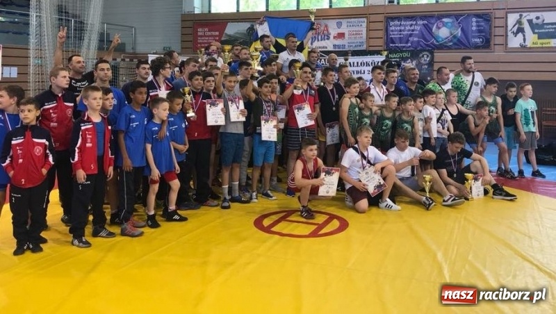 Zdjęcie w galerii na portalu naszraciborz.pl: Zapaśnicy Unii Racibórz z medalami podczas zawodów na Słowacji wiadomości z regionu