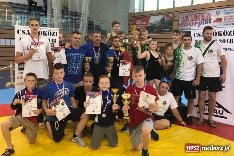 Zdjęcie w galerii na portalu naszraciborz.pl: Zapaśnicy Unii Racibórz z medalami podczas zawodów na Słowacji wiadomości z regionu