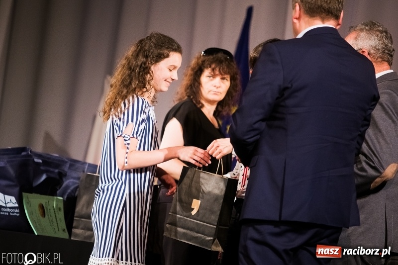 Zdjęcie w galerii na portalu naszraciborz.pl: Uroczysta gala wręczenia nagród dla laureatów olimpiad i konkursów języka niemieckiego wiadomości z regionu