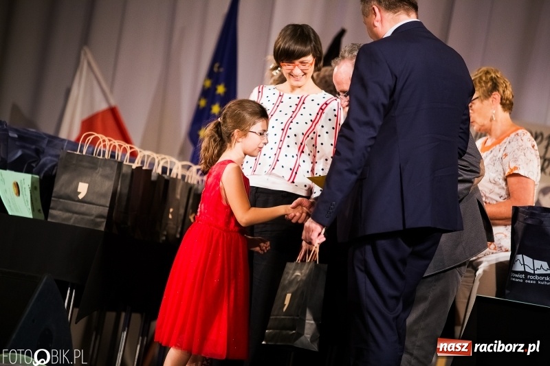 Zdjęcie w galerii na portalu naszraciborz.pl: Uroczysta gala wręczenia nagród dla laureatów olimpiad i konkursów języka niemieckiego wiadomości z regionu