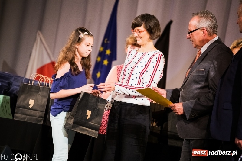 Zdjęcie w galerii na portalu naszraciborz.pl: Uroczysta gala wręczenia nagród dla laureatów olimpiad i konkursów języka niemieckiego wiadomości z regionu