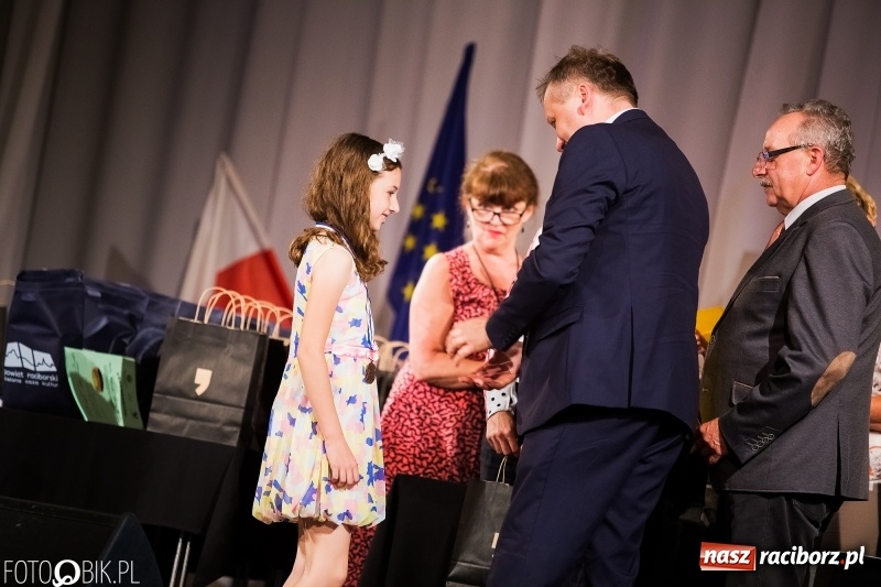 Zdjęcie w galerii na portalu naszraciborz.pl: Uroczysta gala wręczenia nagród dla laureatów olimpiad i konkursów języka niemieckiego wiadomości z regionu
