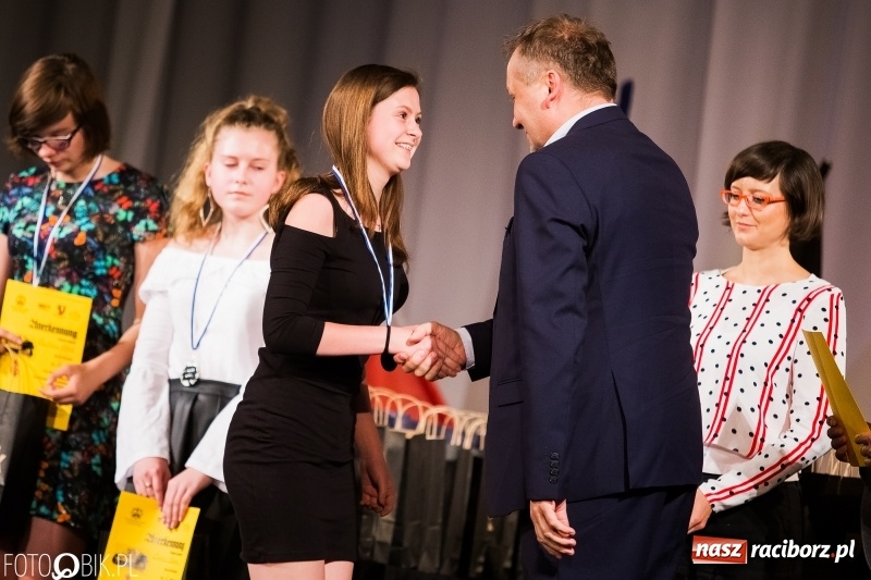 Zdjęcie w galerii na portalu naszraciborz.pl: Uroczysta gala wręczenia nagród dla laureatów olimpiad i konkursów języka niemieckiego wiadomości z regionu