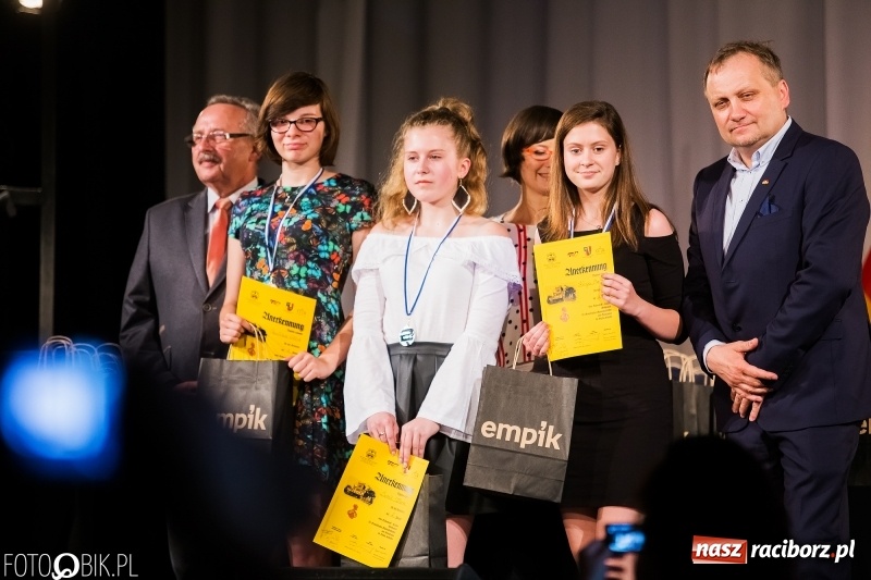 Zdjęcie w galerii na portalu naszraciborz.pl: Uroczysta gala wręczenia nagród dla laureatów olimpiad i konkursów języka niemieckiego wiadomości z regionu