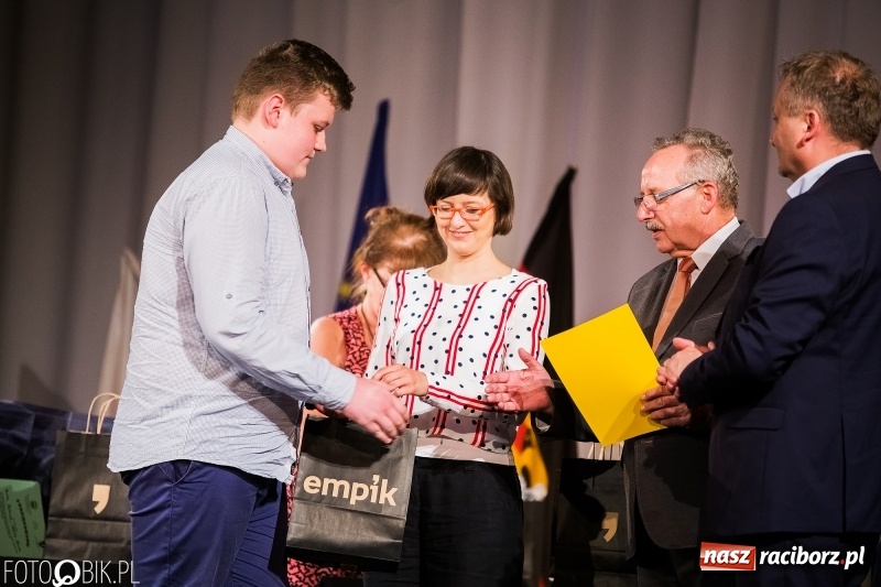 Zdjęcie w galerii na portalu naszraciborz.pl: Uroczysta gala wręczenia nagród dla laureatów olimpiad i konkursów języka niemieckiego wiadomości z regionu