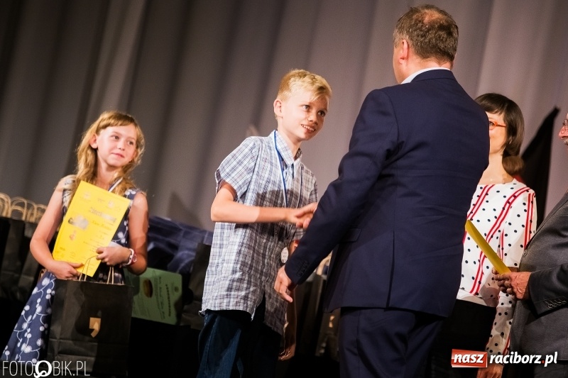 Zdjęcie w galerii na portalu naszraciborz.pl: Uroczysta gala wręczenia nagród dla laureatów olimpiad i konkursów języka niemieckiego wiadomości z regionu