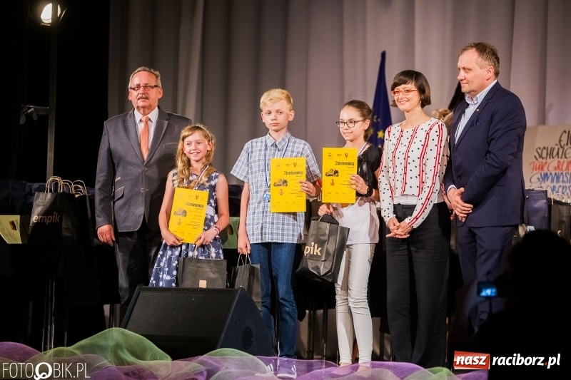 Zdjęcie w galerii na portalu naszraciborz.pl: Uroczysta gala wręczenia nagród dla laureatów olimpiad i konkursów języka niemieckiego wiadomości z regionu