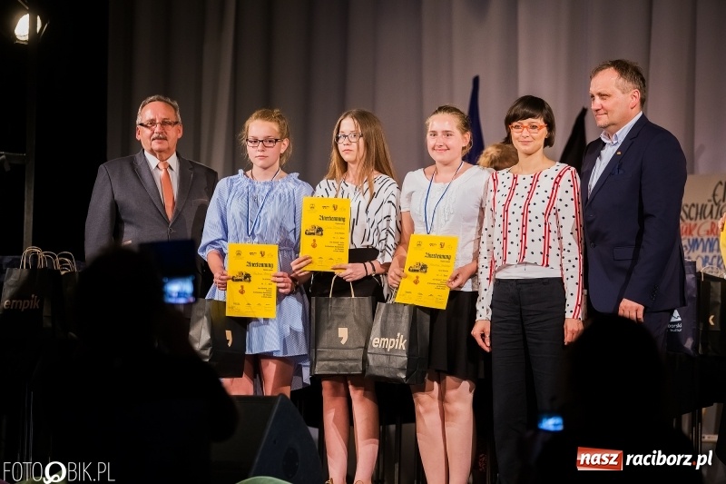 Zdjęcie w galerii na portalu naszraciborz.pl: Uroczysta gala wręczenia nagród dla laureatów olimpiad i konkursów języka niemieckiego wiadomości z regionu
