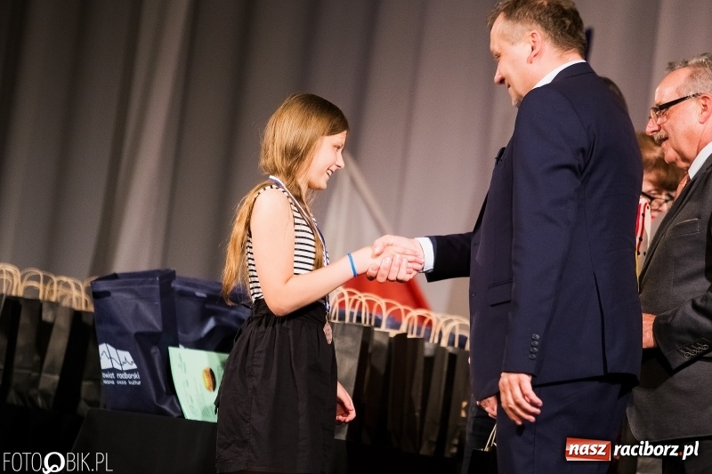 Zdjęcie w galerii na portalu naszraciborz.pl: Uroczysta gala wręczenia nagród dla laureatów olimpiad i konkursów języka niemieckiego wiadomości z regionu