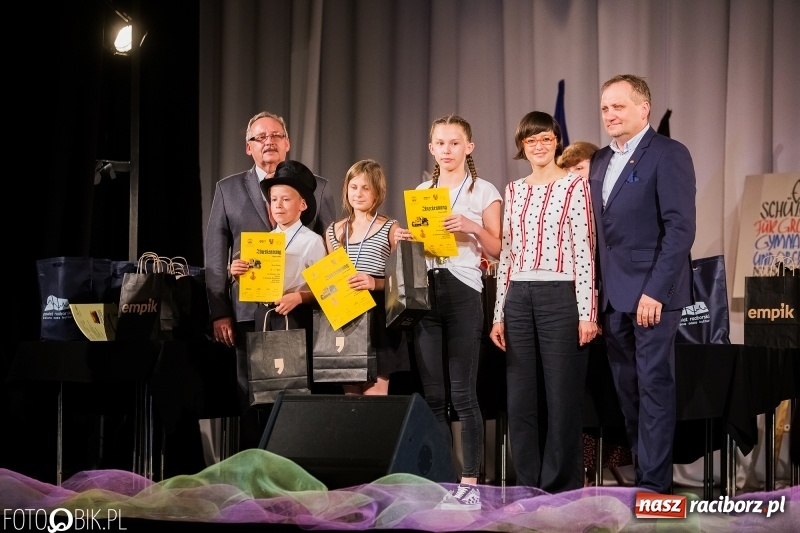Zdjęcie w galerii na portalu naszraciborz.pl: Uroczysta gala wręczenia nagród dla laureatów olimpiad i konkursów języka niemieckiego wiadomości z regionu