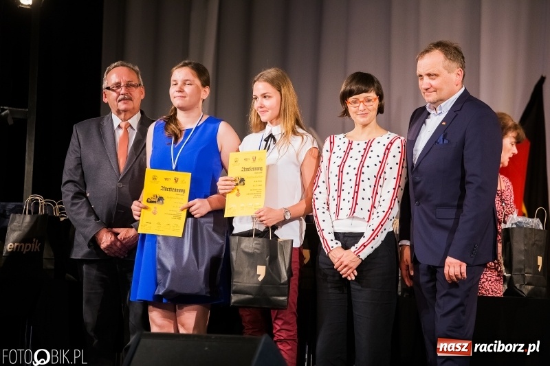 Zdjęcie w galerii na portalu naszraciborz.pl: Uroczysta gala wręczenia nagród dla laureatów olimpiad i konkursów języka niemieckiego wiadomości z regionu
