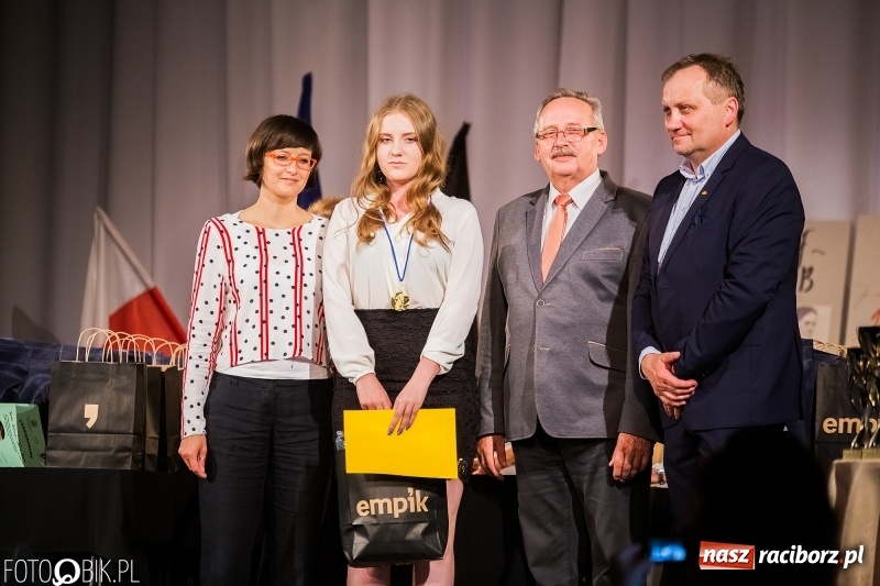 Zdjęcie w galerii na portalu naszraciborz.pl: Uroczysta gala wręczenia nagród dla laureatów olimpiad i konkursów języka niemieckiego wiadomości z regionu