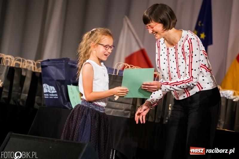 Zdjęcie w galerii na portalu naszraciborz.pl: Uroczysta gala wręczenia nagród dla laureatów olimpiad i konkursów języka niemieckiego wiadomości z regionu