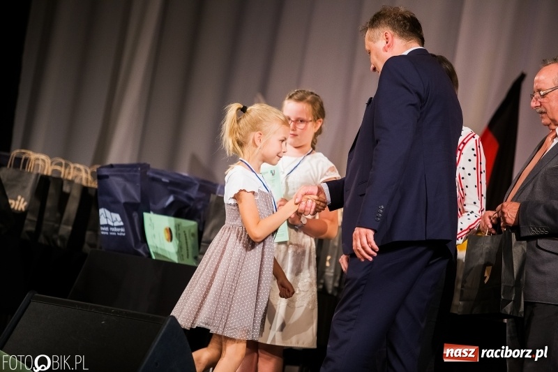 Zdjęcie w galerii na portalu naszraciborz.pl: Uroczysta gala wręczenia nagród dla laureatów olimpiad i konkursów języka niemieckiego wiadomości z regionu
