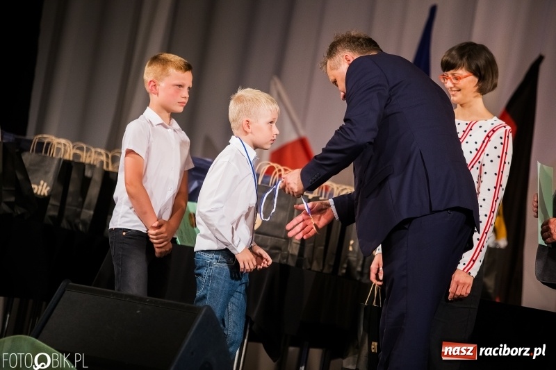 Zdjęcie w galerii na portalu naszraciborz.pl: Uroczysta gala wręczenia nagród dla laureatów olimpiad i konkursów języka niemieckiego wiadomości z regionu