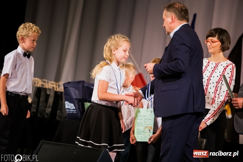 Zdjęcie w galerii na portalu naszraciborz.pl: Uroczysta gala wręczenia nagród dla laureatów olimpiad i konkursów języka niemieckiego wiadomości z regionu