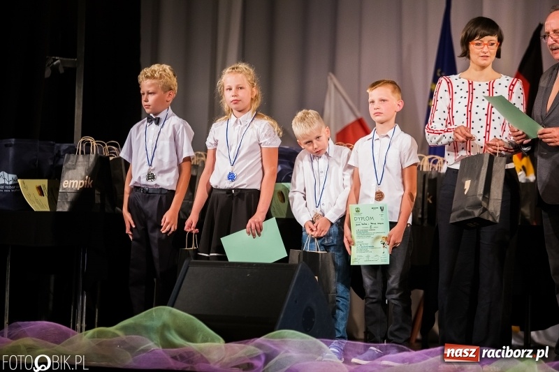 Zdjęcie w galerii na portalu naszraciborz.pl: Uroczysta gala wręczenia nagród dla laureatów olimpiad i konkursów języka niemieckiego wiadomości z regionu