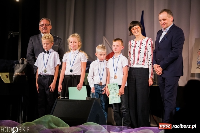 Zdjęcie w galerii na portalu naszraciborz.pl: Uroczysta gala wręczenia nagród dla laureatów olimpiad i konkursów języka niemieckiego wiadomości z regionu