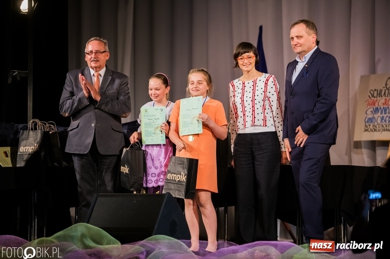 Zdjęcie w galerii na portalu naszraciborz.pl: Uroczysta gala wręczenia nagród dla laureatów olimpiad i konkursów języka niemieckiego wiadomości z regionu