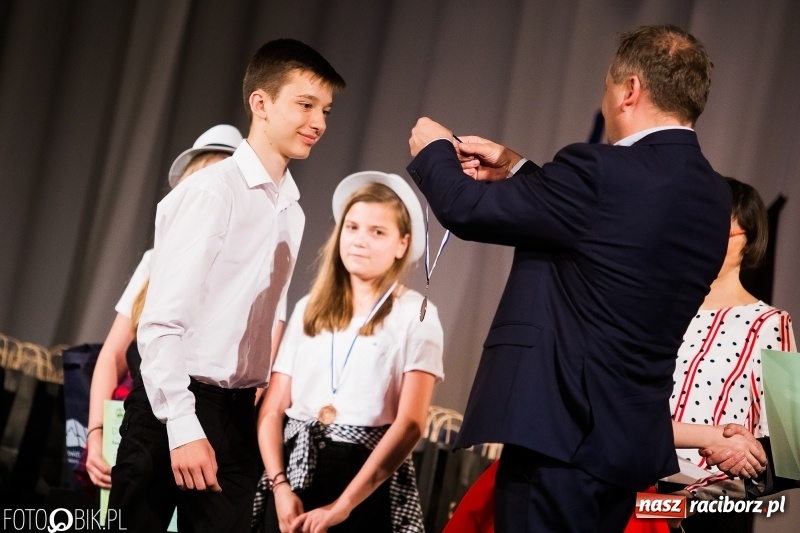 Zdjęcie w galerii na portalu naszraciborz.pl: Uroczysta gala wręczenia nagród dla laureatów olimpiad i konkursów języka niemieckiego wiadomości z regionu