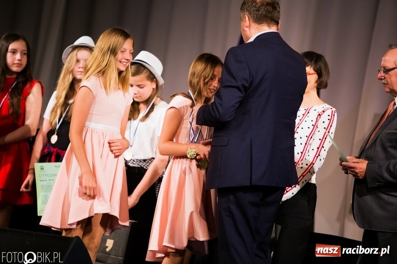 Zdjęcie w galerii na portalu naszraciborz.pl: Uroczysta gala wręczenia nagród dla laureatów olimpiad i konkursów języka niemieckiego wiadomości z regionu