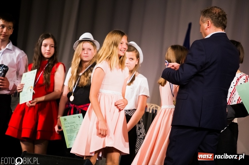 Zdjęcie w galerii na portalu naszraciborz.pl: Uroczysta gala wręczenia nagród dla laureatów olimpiad i konkursów języka niemieckiego wiadomości z regionu