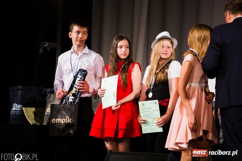 Zdjęcie w galerii na portalu naszraciborz.pl: Uroczysta gala wręczenia nagród dla laureatów olimpiad i konkursów języka niemieckiego wiadomości z regionu