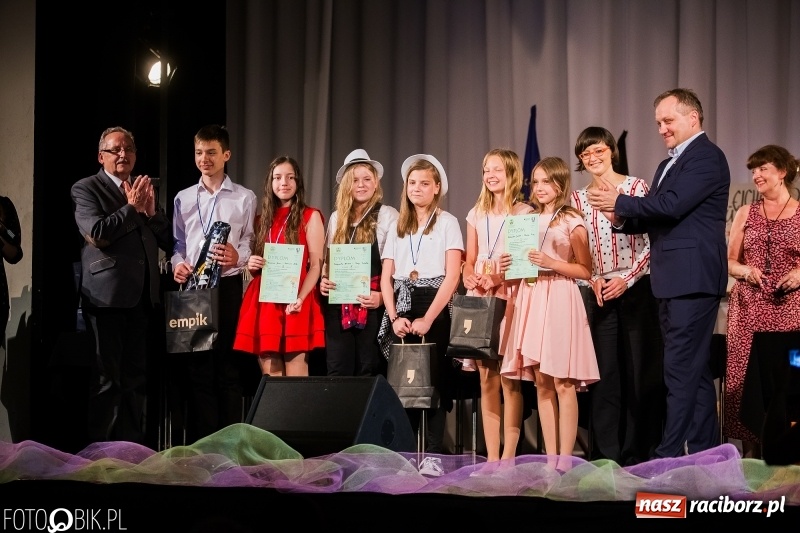 Zdjęcie w galerii na portalu naszraciborz.pl: Uroczysta gala wręczenia nagród dla laureatów olimpiad i konkursów języka niemieckiego wiadomości z regionu