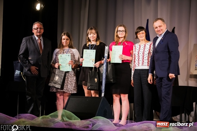 Zdjęcie w galerii na portalu naszraciborz.pl: Uroczysta gala wręczenia nagród dla laureatów olimpiad i konkursów języka niemieckiego wiadomości z regionu