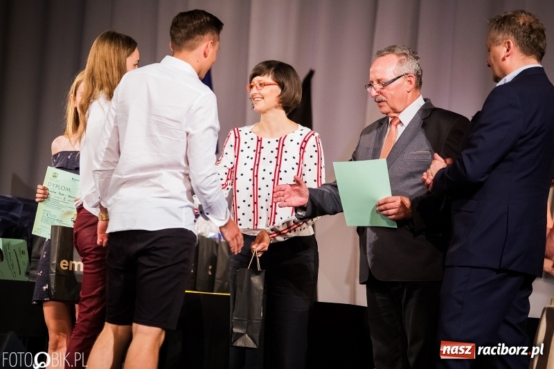 Zdjęcie w galerii na portalu naszraciborz.pl: Uroczysta gala wręczenia nagród dla laureatów olimpiad i konkursów języka niemieckiego wiadomości z regionu