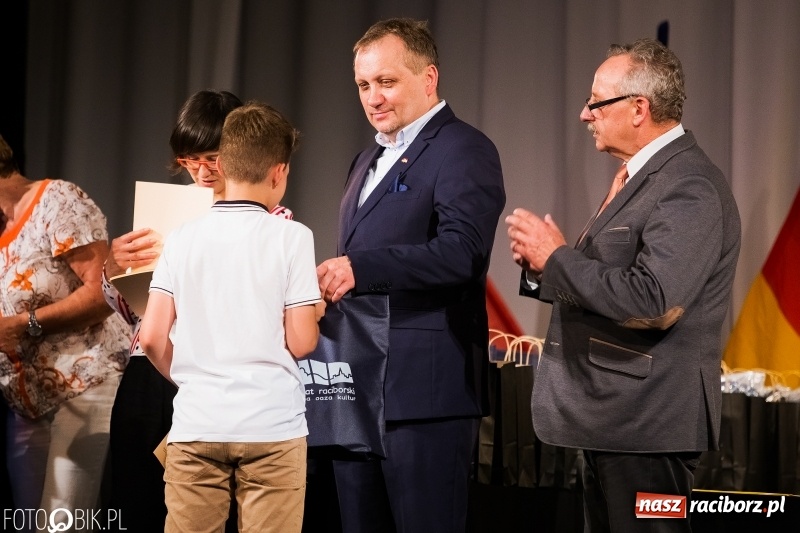 Zdjęcie w galerii na portalu naszraciborz.pl: Uroczysta gala wręczenia nagród dla laureatów olimpiad i konkursów języka niemieckiego wiadomości z regionu