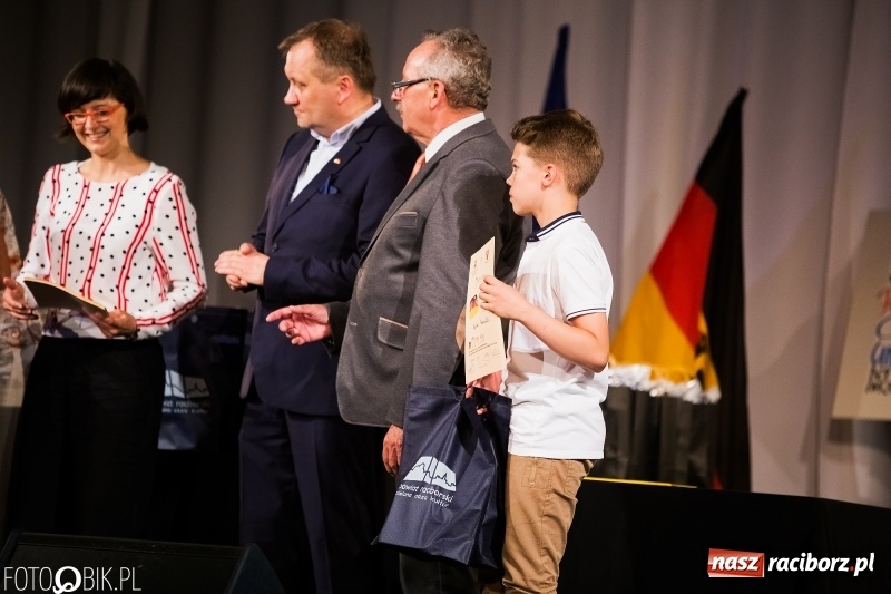 Zdjęcie w galerii na portalu naszraciborz.pl: Uroczysta gala wręczenia nagród dla laureatów olimpiad i konkursów języka niemieckiego wiadomości z regionu