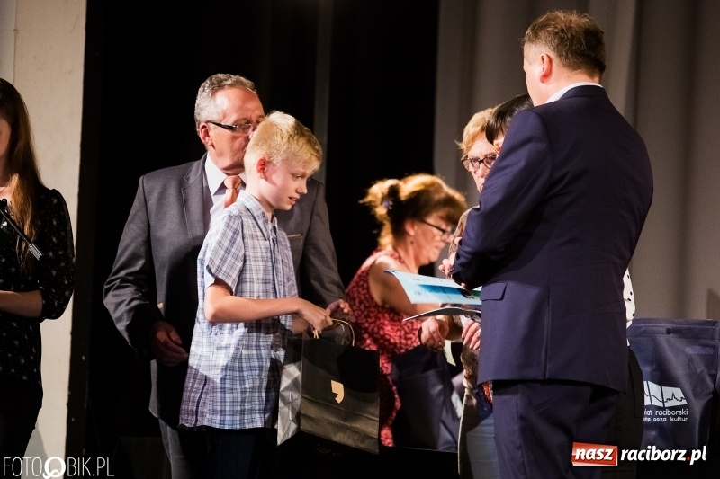 Zdjęcie w galerii na portalu naszraciborz.pl: Uroczysta gala wręczenia nagród dla laureatów olimpiad i konkursów języka niemieckiego wiadomości z regionu