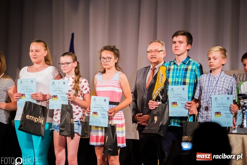 Zdjęcie w galerii na portalu naszraciborz.pl: Uroczysta gala wręczenia nagród dla laureatów olimpiad i konkursów języka niemieckiego wiadomości z regionu